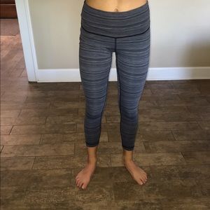 LULULEMON SIZE 4 LEGGINGS