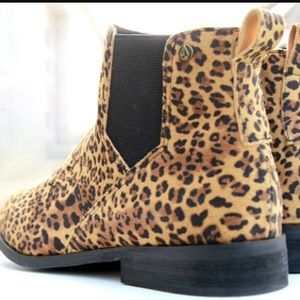 Volcom womens killer Chelsea boots