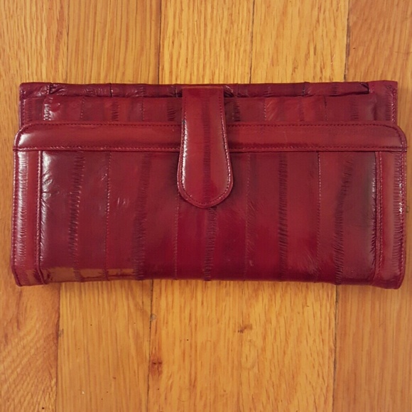 Beautiful Red Wallet With Several Compartments - image 1