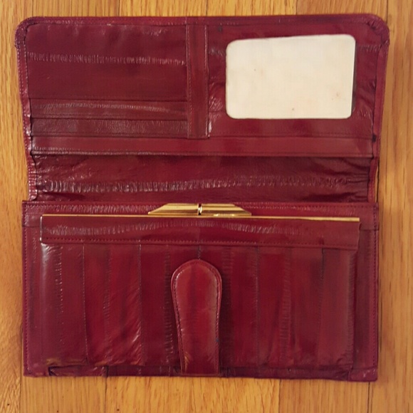Beautiful Red Wallet With Several Compartments - image 2