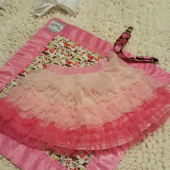 Infants ruffle skirt.