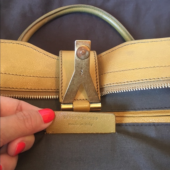 Authentic YSL Chyc handbag in medium - Picture 3 of 4