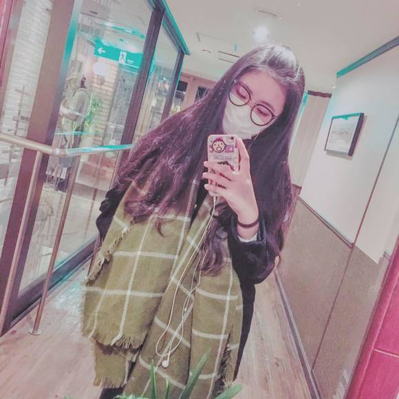 Meet your Posher, Esther