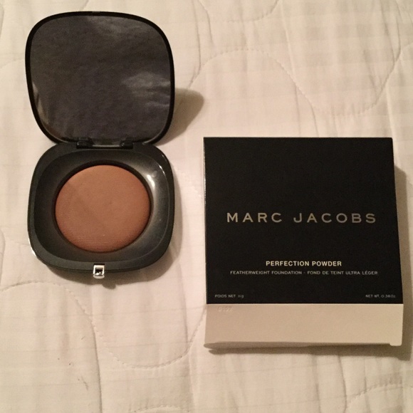 Marc Jacobs perfection powder 800