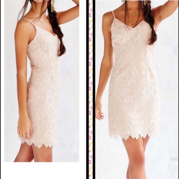 🌺HOST PICK🌺 Cooperation Lace Party Dress - Picture 3 of 4