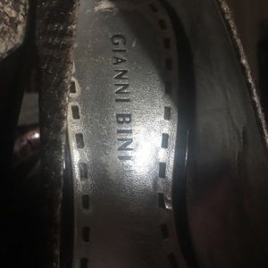 6 1/2 color snake skin "Gianni Bini"