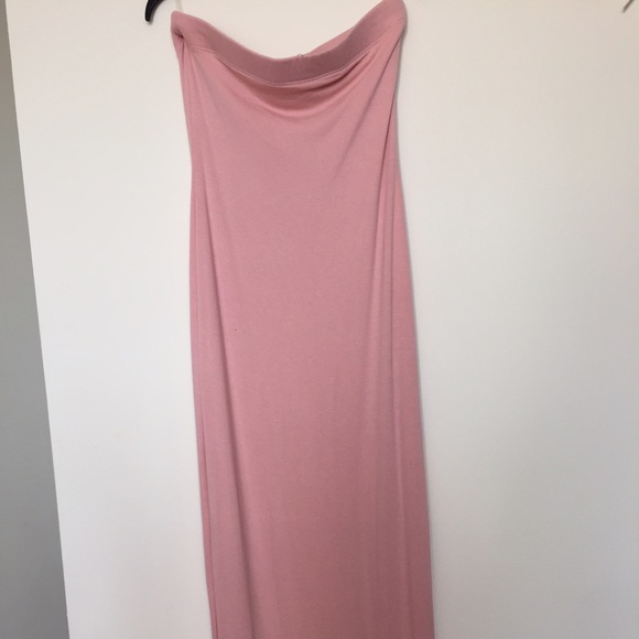 Midi strapless dress.