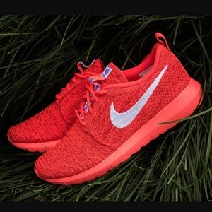 NEW Nike Roshe Flyknit size 8.5 🔥