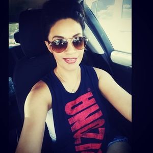 Meet your Posher, Sabrina