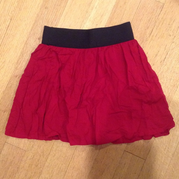 Forever 21 red crinkle mini skirt - Picture 2 of 4