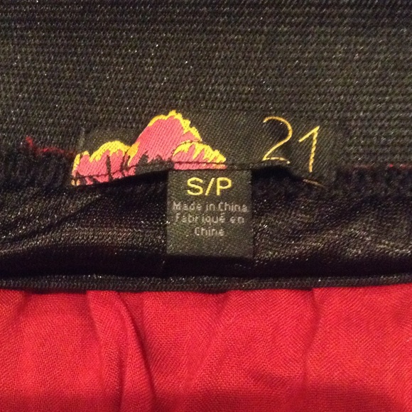 Forever 21 red crinkle mini skirt - Picture 3 of 4