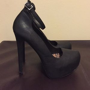 Qupid black high heels size 8