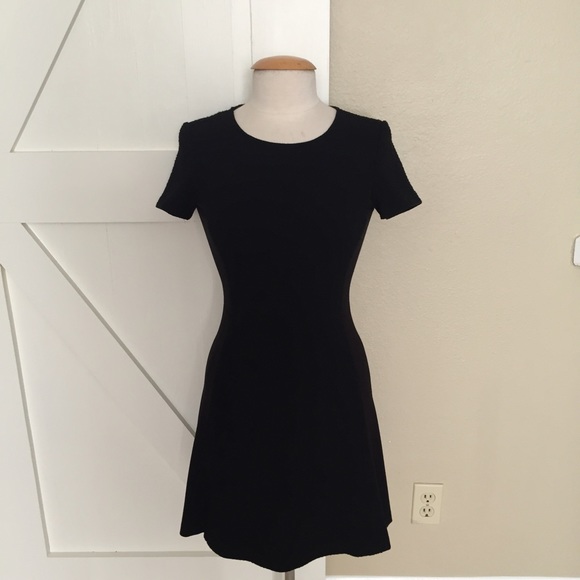 Theory Dresses & Skirts - Theory black textured short sleeve knit dress