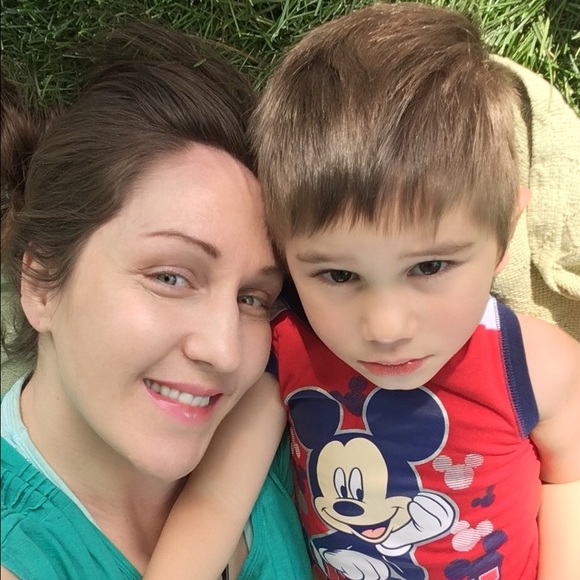 Meet your Posher, Courtney - Picture 4 of 5