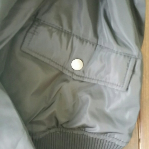 Black bomber Jacket ONLY ONE LEFT - Picture 3 of 4