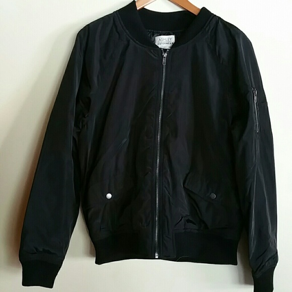 Black bomber Jacket ONLY ONE LEFT - Picture 4 of 4