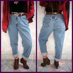Vtg Levi's high waisted medium washed mom jeans