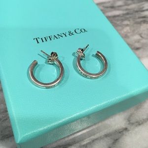 Tiffany & Co Silver Small Hoop Earrings 👗