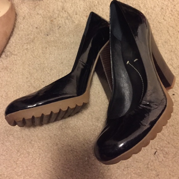 Gently worn BCBG MaxAzria rubber sole pumps - Picture 2 of 4