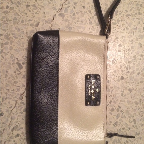kate spade Handbags - Kate spade wristlet