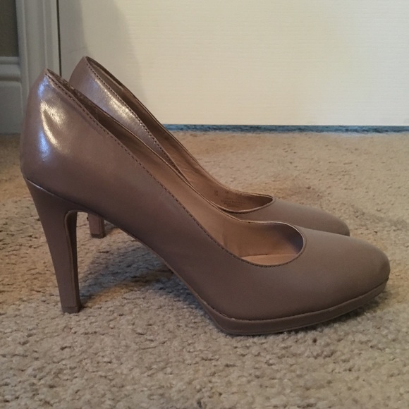 SALE! 🎉 Taupe Franco Sarto Pumps | 7