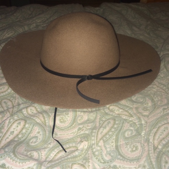 Forever 21 Accessories - Brown Vegan Suede Floppy Hat with Black Bow 💜💜🌸