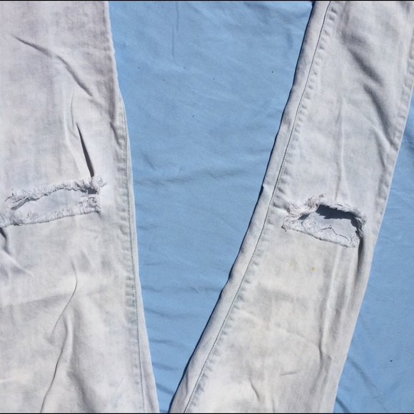 SOLD Light Wash American Eagle Jeans - Picture 4 of 4