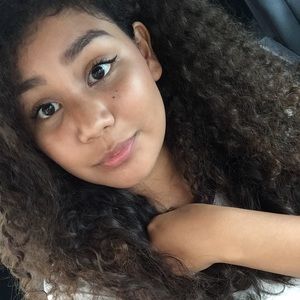 Meet your Posher, Daniela