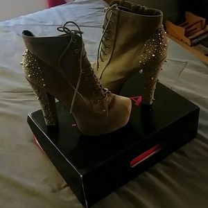 GRAY Ankle Boots with spikes