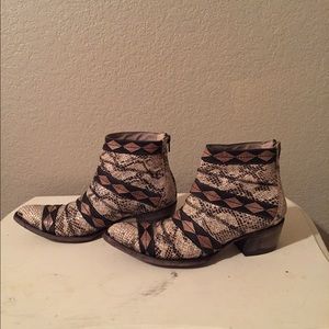 Like new Old Gringo boots