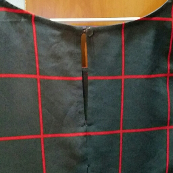 Red/grey pattern Blouse - Picture 3 of 3