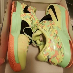 **SOLD**Size 9 Kevin Durant KD's