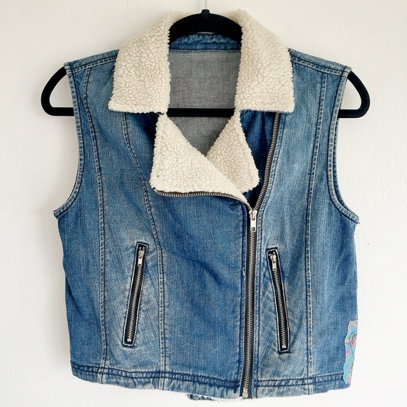 ✨Wearable Art Sherpa and Denim Vest - Size M✨ - Picture 1 of 4