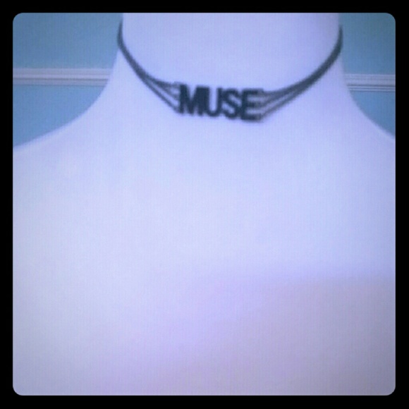 Muse chain choker