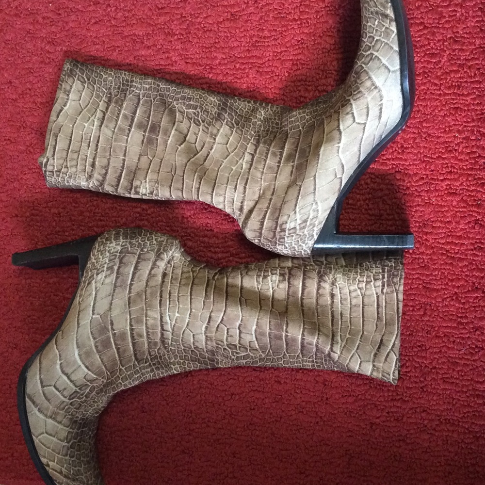 Vera gomma boots size 41