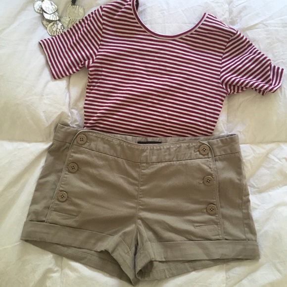 Aritzia | Talula Khaki Shorts - Picture 1 of 4