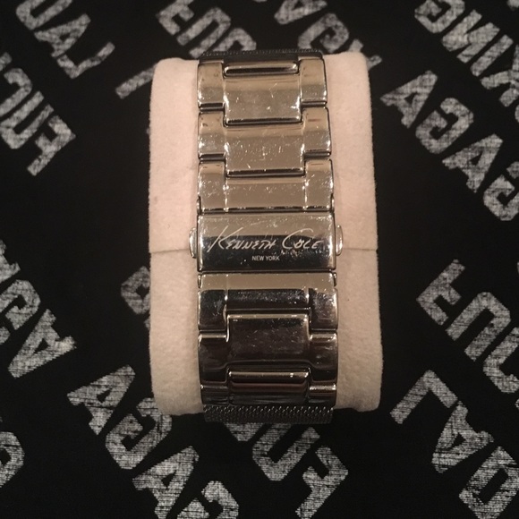 Watch - Picture 2 of 3
