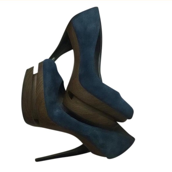 SALE!! TrendSetting Blue Suede Heels