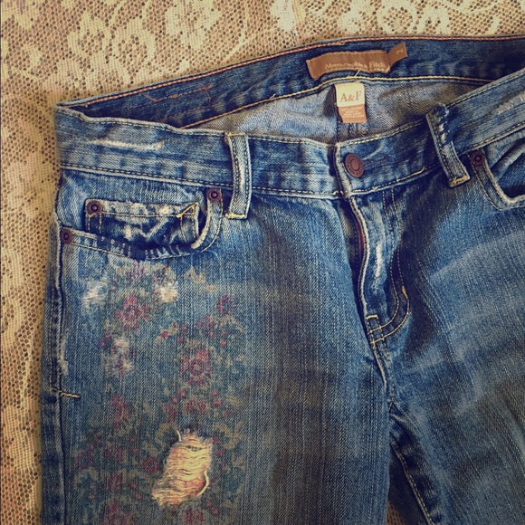 Unique Abercrombie & Fitch Distressed Jeans