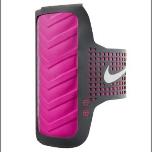 Nike Women's Distance Arm Band for iPhone 6
