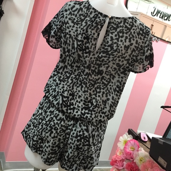 NEW Grey Cheetah Print Romper - Picture 4 of 4
