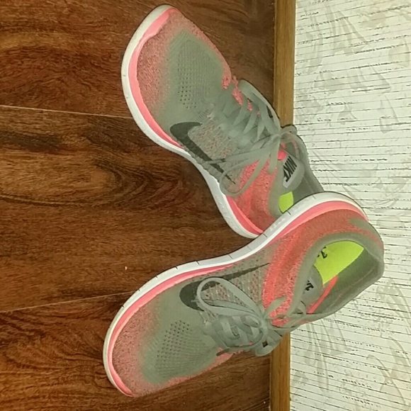 Nike women running shoes