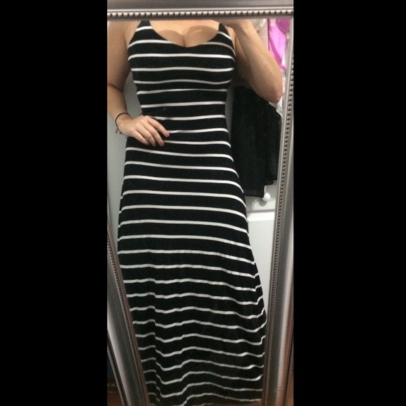 Black v neck horizontal striped dress