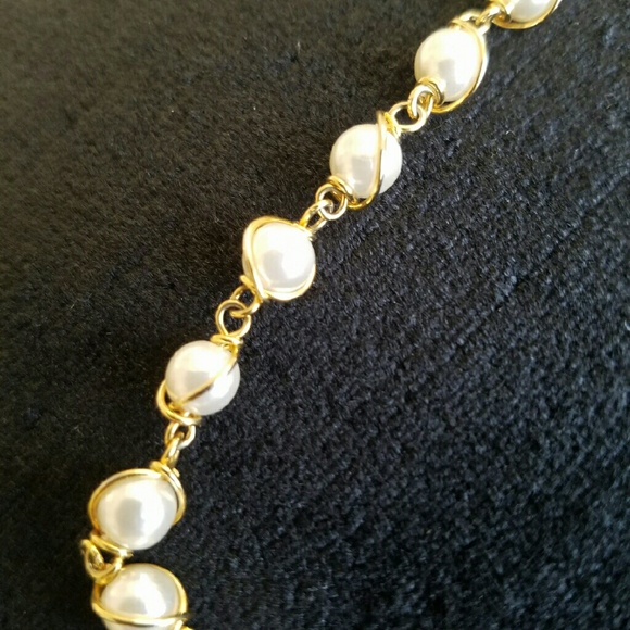 Costume Jewelry Earings and Bracelet Set - Picture 3 of 3