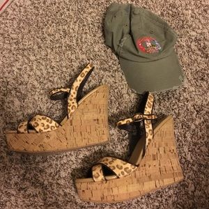Yellow box wedges and peace hat