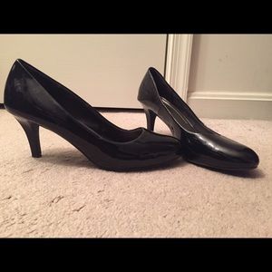 Black Pumps