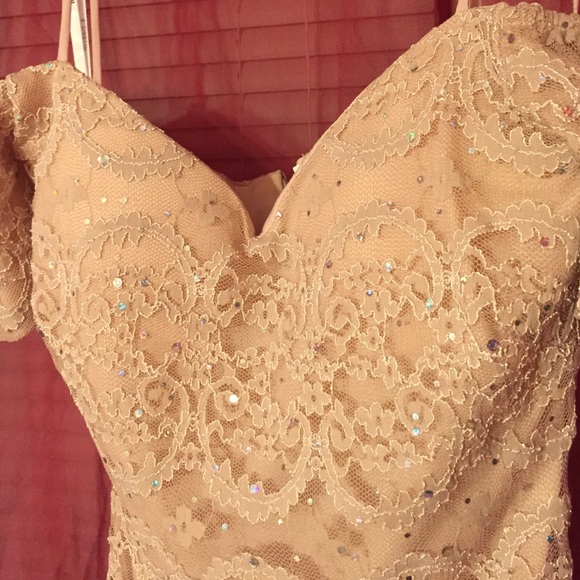 Only wore it for a special event 🌾 - Picture 2 of 4