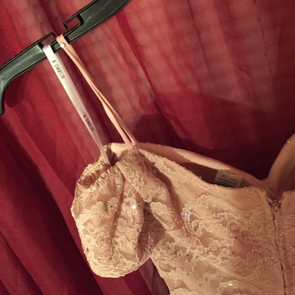 Only wore it for a special event 🌾 - Picture 3 of 4