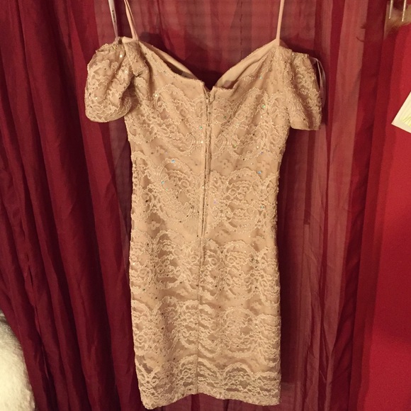 Only wore it for a special event 🌾 - Picture 4 of 4