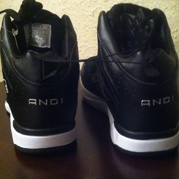 SNEAKERS - Picture 4 of 4